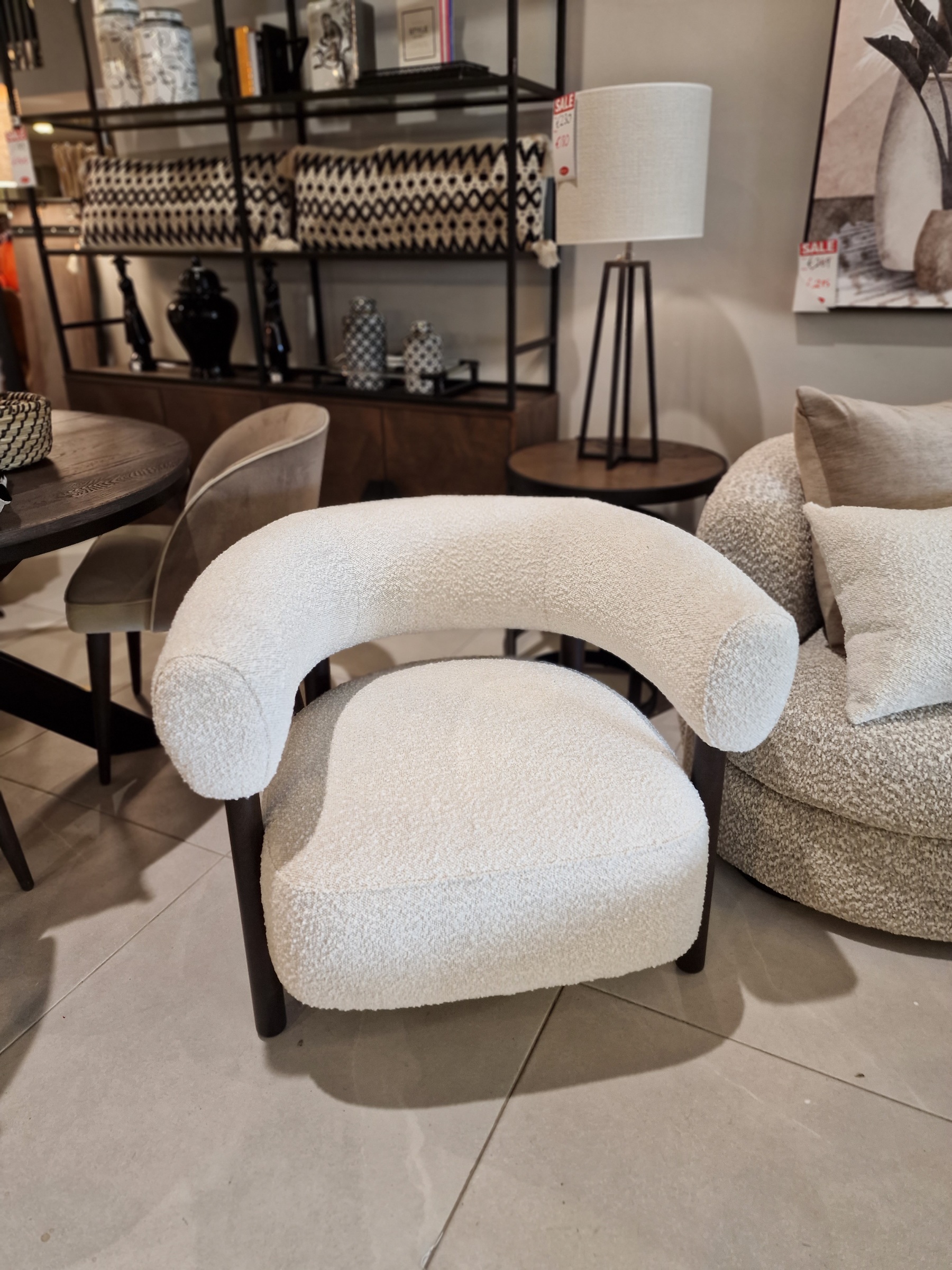 Vega Chair, Boucle